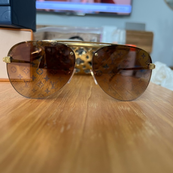 Louis Vuitton Clockwise Sunglasses - Picture 3 of 8